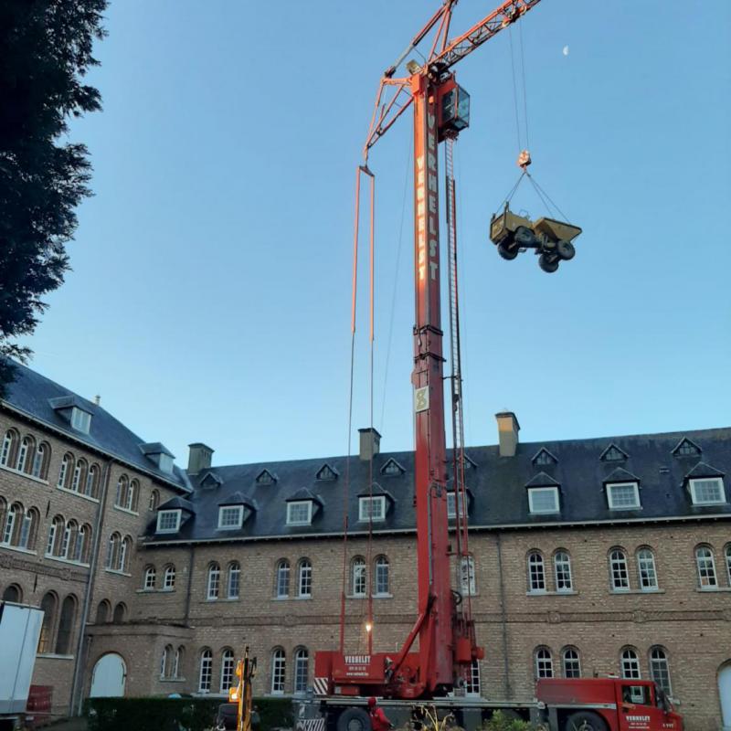 overzetten materiaal aanleg klooster