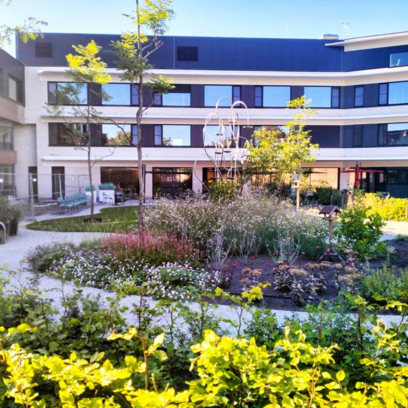 aanleg binnentuin rusthuis roeselare - rumbeke - naar ontwerp Lieven Vereecke
